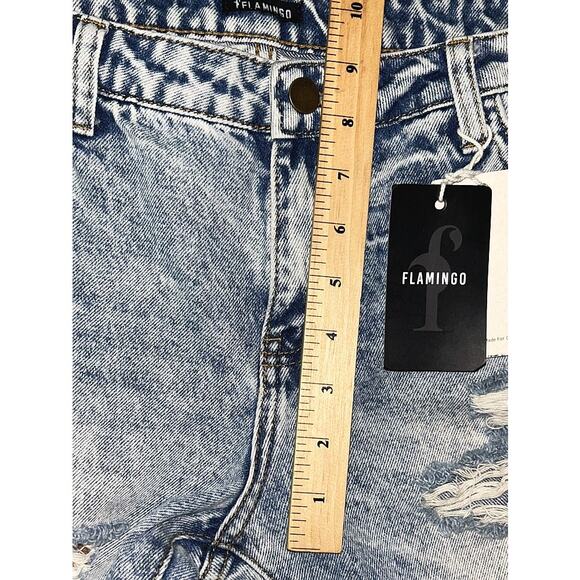 NWT Flamingo Mid-Rise Straight Leg Distressed Jeans Large (31X29) - Picture 3 of 7